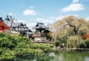 Japão registra primavera mais quente da história, imagem mostra castelo japones e lago em dia ensolarado