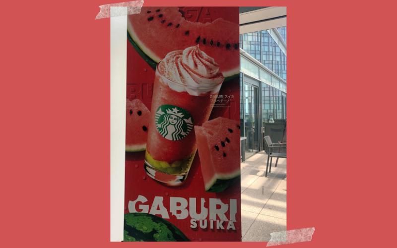 Experimentando o primeiro Frappuccino de melancia da Starbucks Japan!