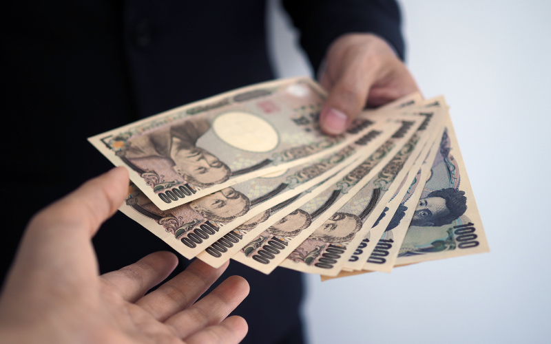 Recorde de ¥4 bilhões em dinheiro perdido foi entregue à polícia de Tóquio em 2022
