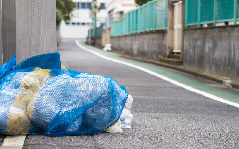 Cidade japonesa testa carrinho automatizado para ajudar a população idosa a levar o lixo
