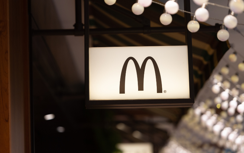 McDonald's começará a cobrar pela sacola plástica a partir de abril