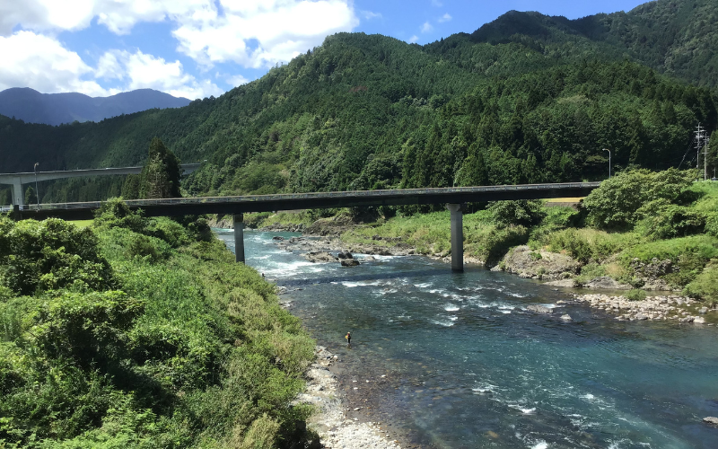 Dois estrangeiros morrem afogados em rio de Gifu em intervalo de poucas horas