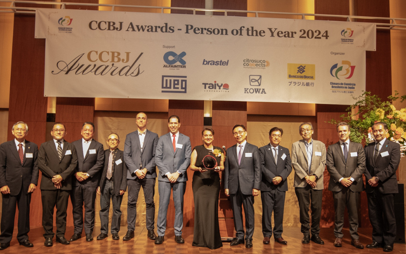 Presidente do Banco do Brasil, Tarciana Medeiros, recebe o prêmio CCBJ Awards Person of the Year