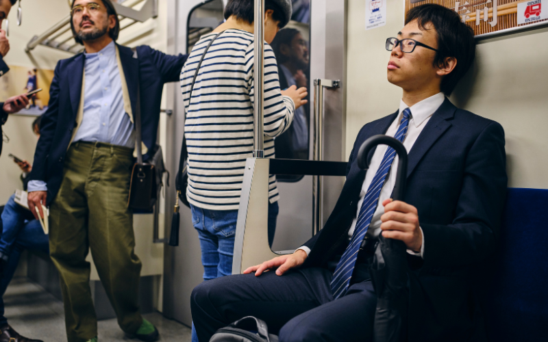 Passageiro é esquecido dentro do metrô de Nagoya por 5 horas